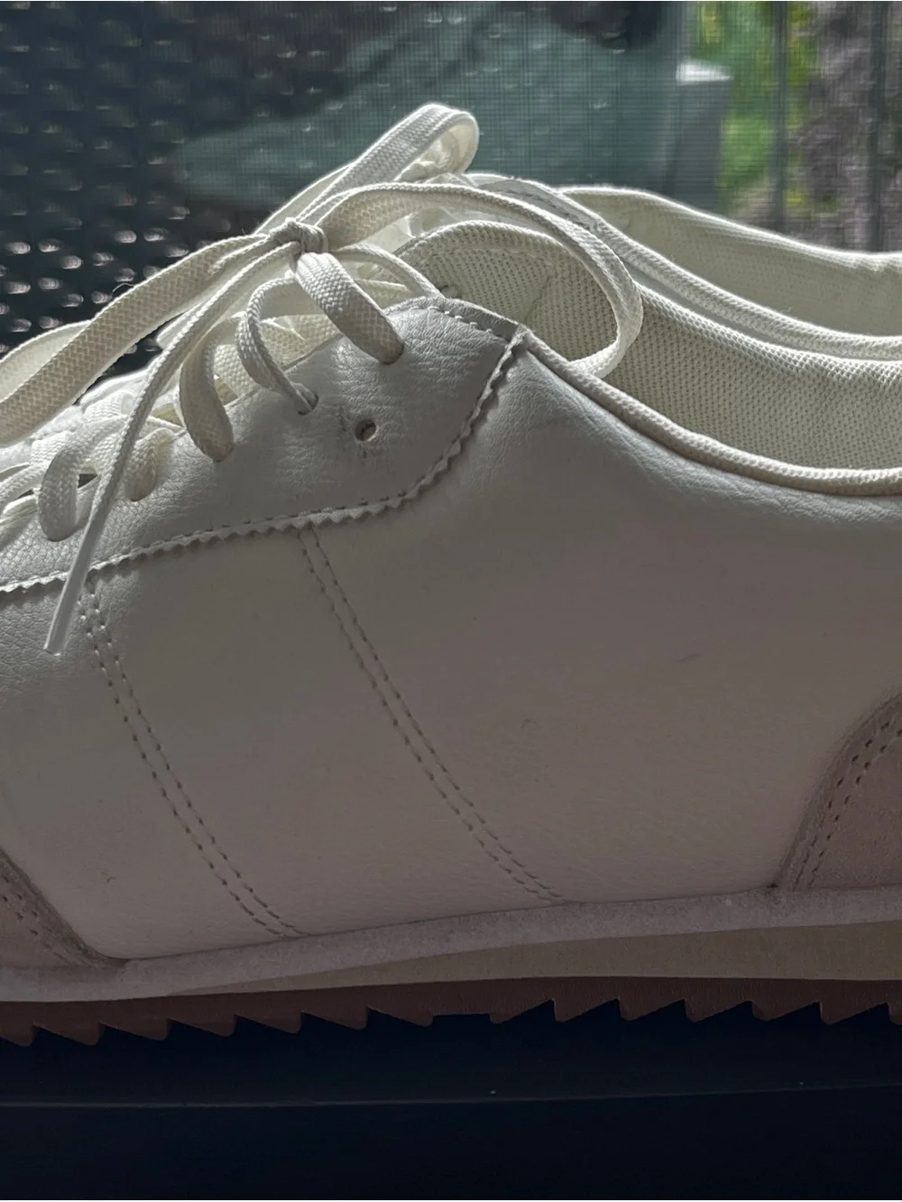 Uniqlo classic white